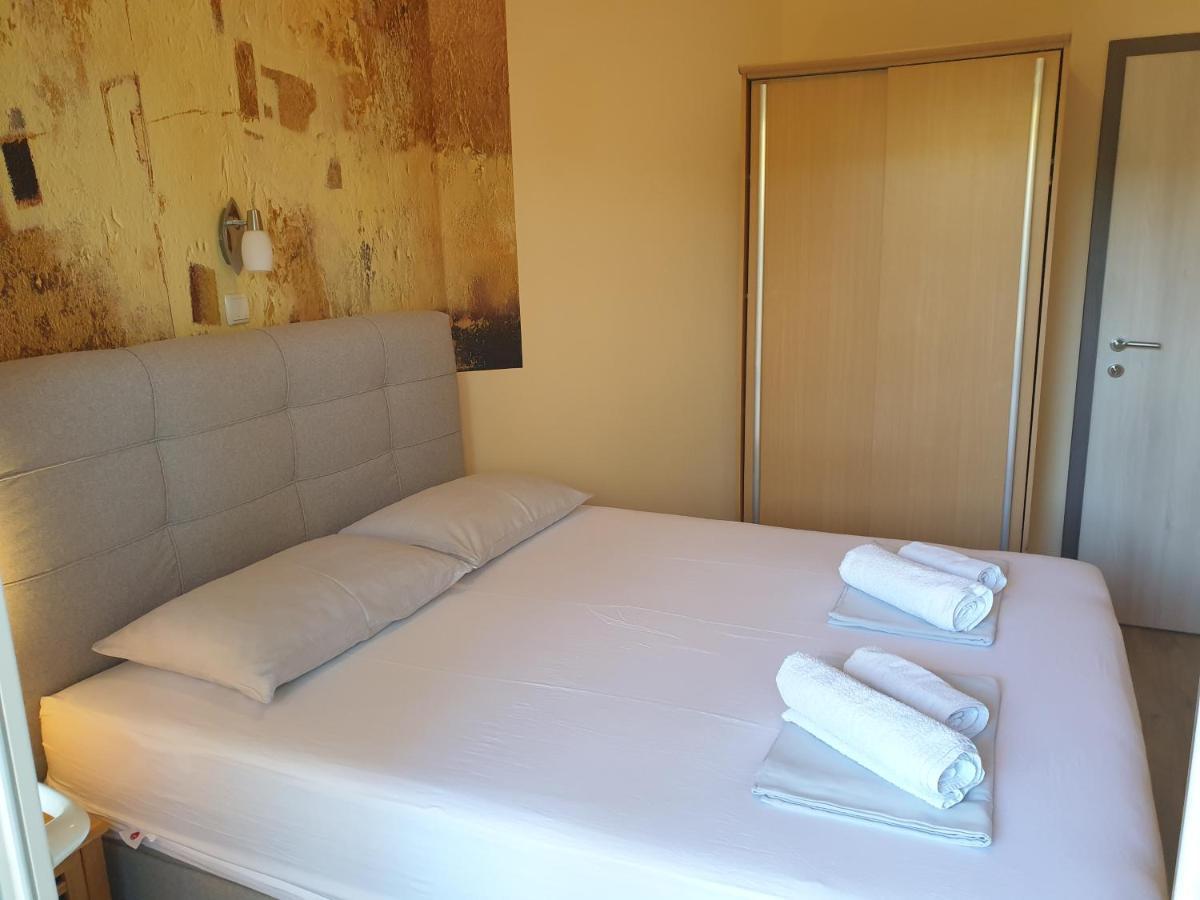 Apartments Batistic Supetarska Draga Exterior photo